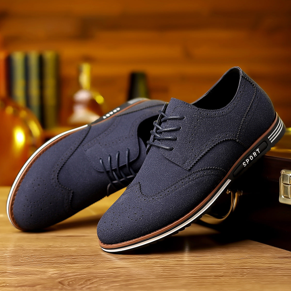 Philipp™ | Matte Low-Top-Schuhe aus Wildleder in Übergröße