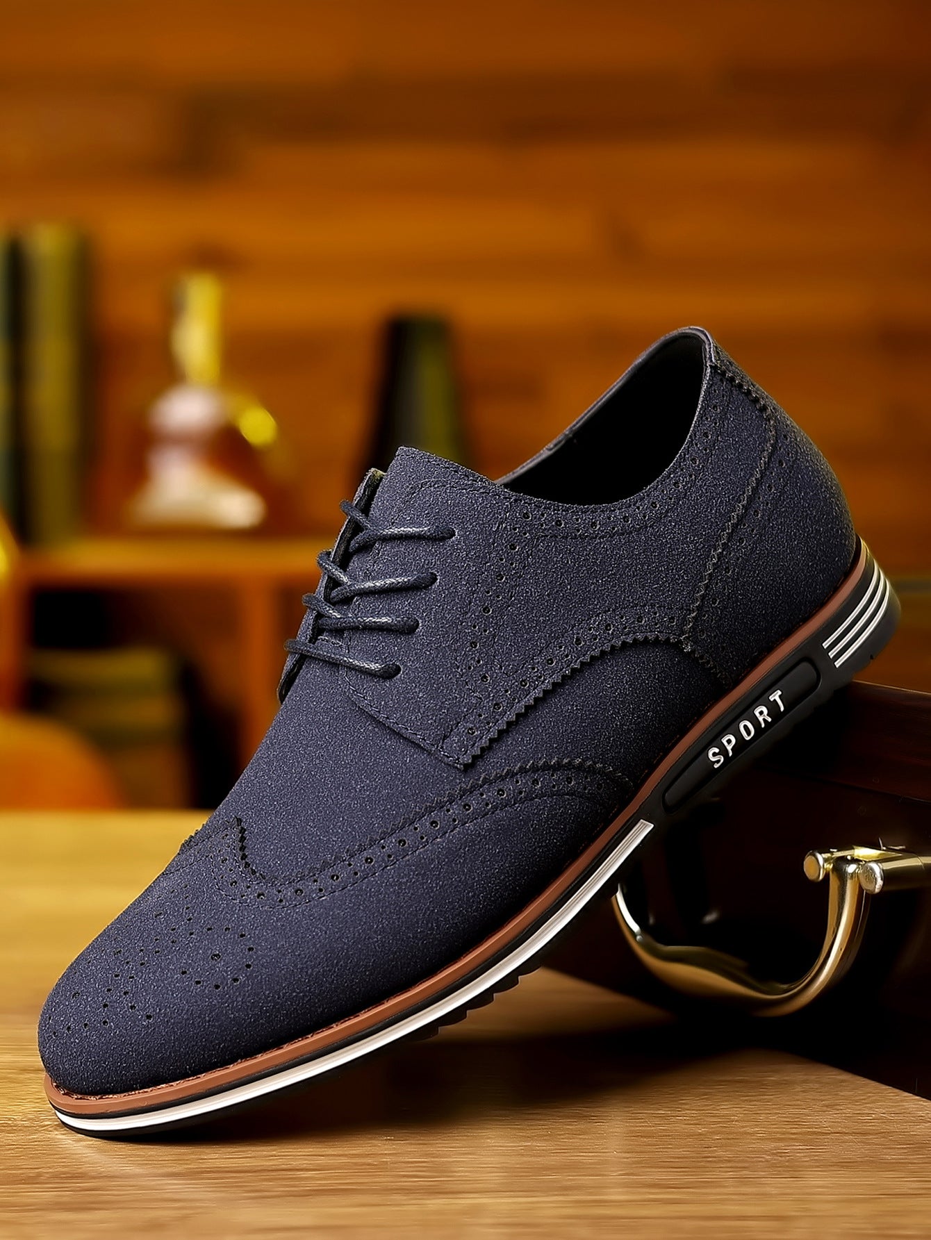 Philipp™ | Matte Low-Top-Schuhe aus Wildleder in Übergröße
