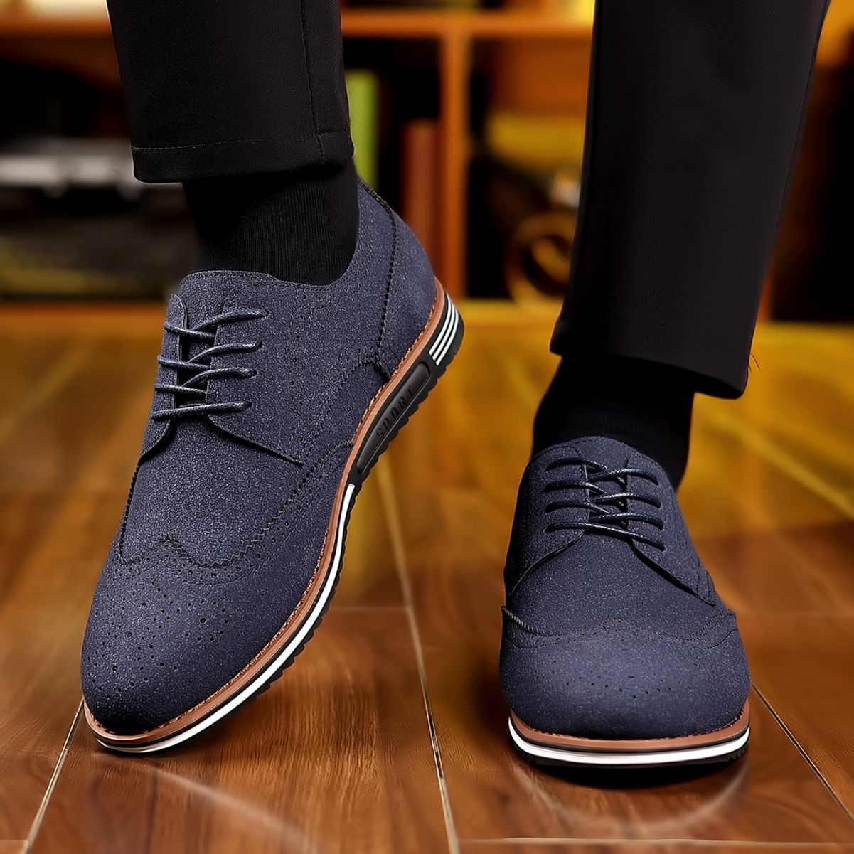 Philipp™ | Matte Low-Top-Schuhe aus Wildleder in Übergröße