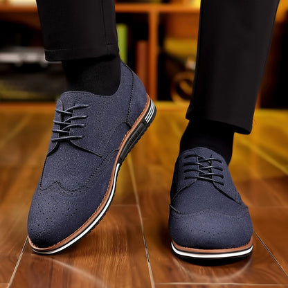 Philipp™ | Matte Low-Top-Schuhe aus Wildleder in Übergröße