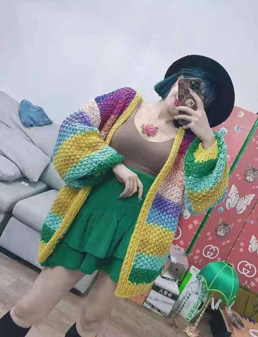 Gemütliche Strickjacke „RainbowBurst“ 