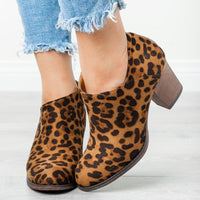 Stylish Curves: Pointed Toe Plus Size Fashion Boots