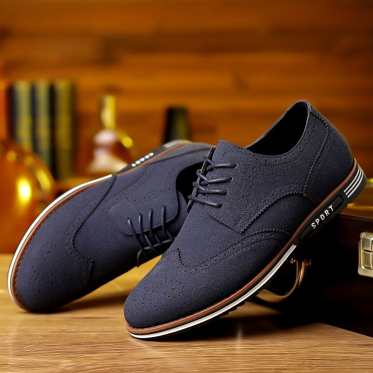 Philipp™ | Matte Low-Top-Schuhe aus Wildleder in Übergröße